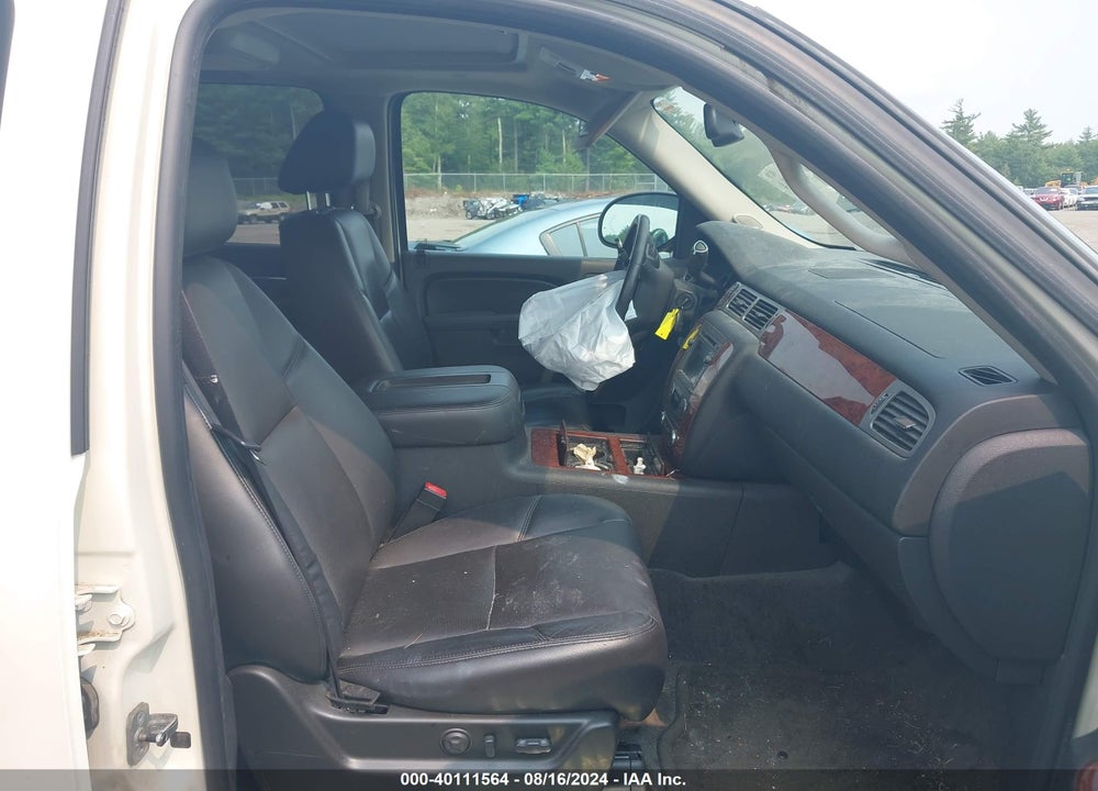 2010 CHEVROLET TAHOE LTZ VIN: 1GNUKCE04AR144211