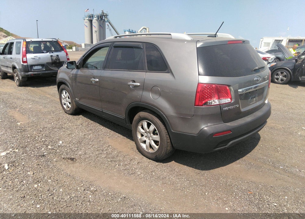 2013 KIA SORENTO LX V6 VIN: 5XYKTDA27DG349387