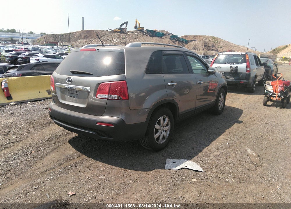 2013 KIA SORENTO LX V6 VIN: 5XYKTDA27DG349387