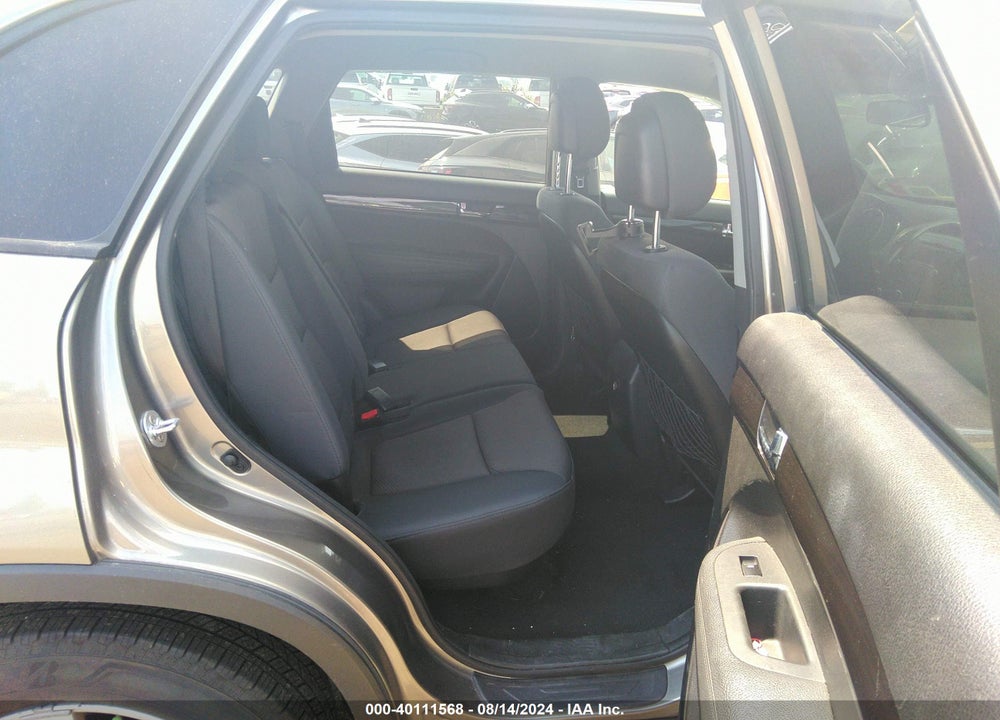2013 KIA SORENTO LX V6 VIN: 5XYKTDA27DG349387