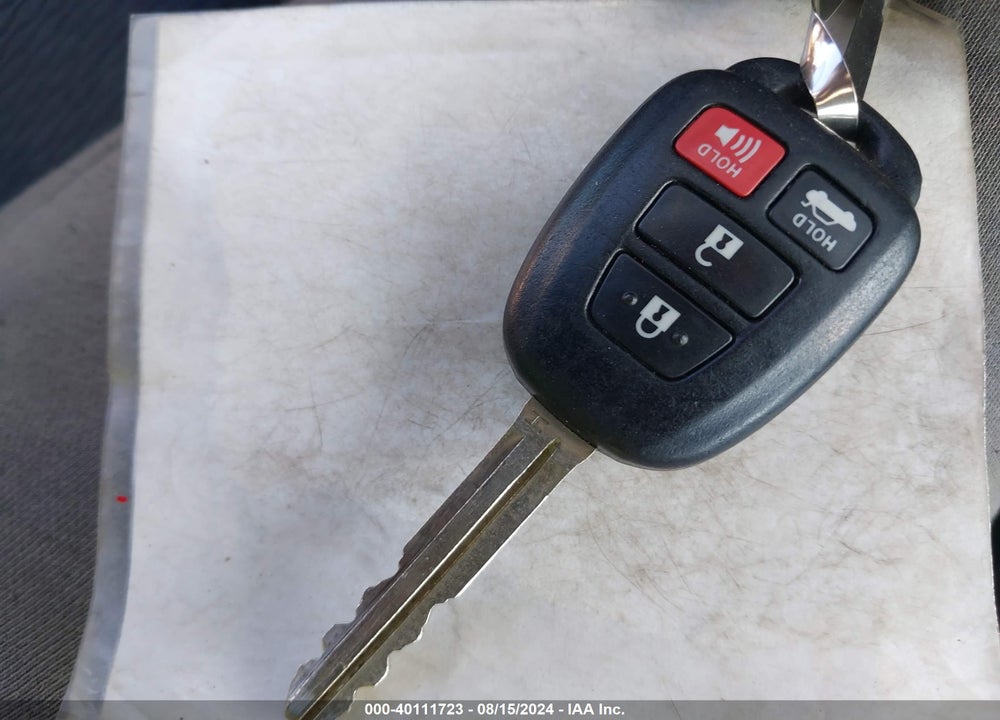 2019 TOYOTA COROLLA LE VIN: 2T1BURHE1KC147258