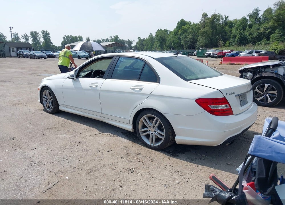 2014 MERCEDES-BENZ C 250 LUXURY/SPORT VIN: WDDGF4HB4ER317833