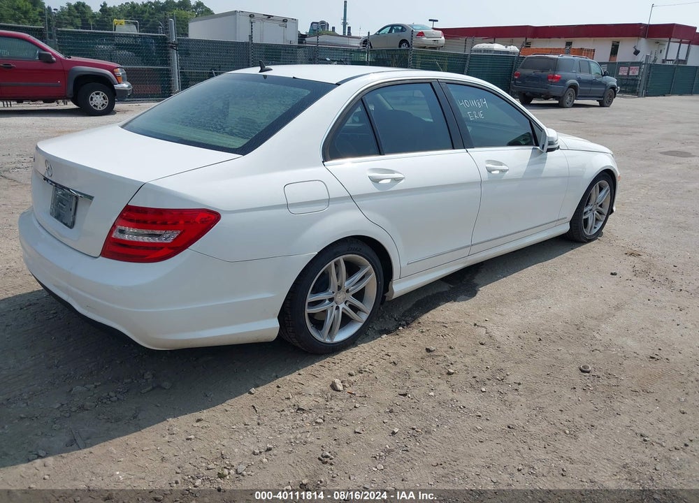 2014 MERCEDES-BENZ C 250 LUXURY/SPORT VIN: WDDGF4HB4ER317833
