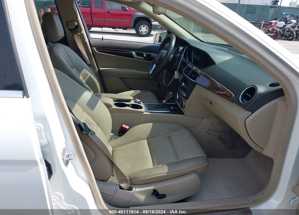 2014 MERCEDES-BENZ C 250 LUXURY/SPORT VIN: WDDGF4HB4ER317833