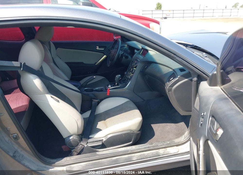 2016 HYUNDAI GENESIS 3.8 BASE VIN: KMHHT6KJ3GU134793