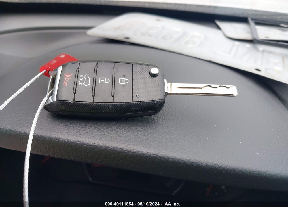 2015 KIA SORENTO LX VIN: 5XYKTCA68FG559688
