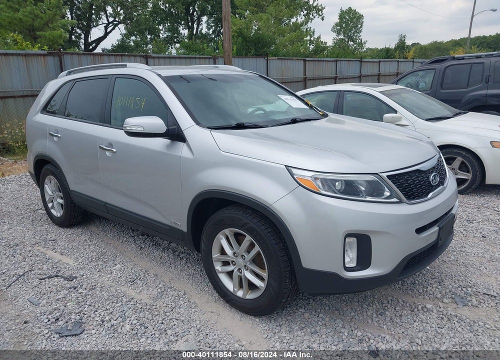 2015 KIA SORENTO LX VIN: 5XYKTCA68FG559688