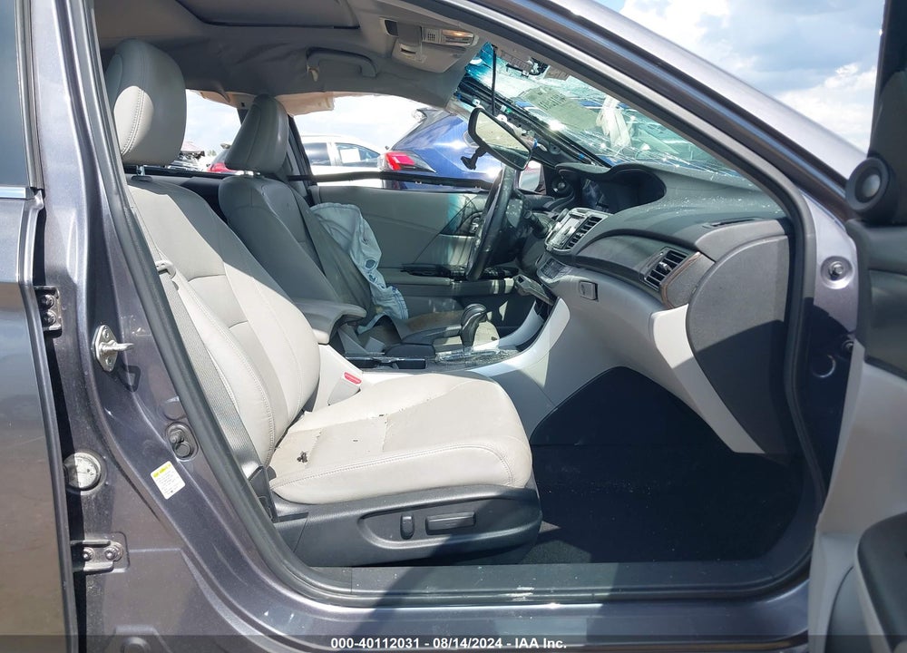 2013 HONDA ACCORD VIN: 1HGCR2F83DA260101