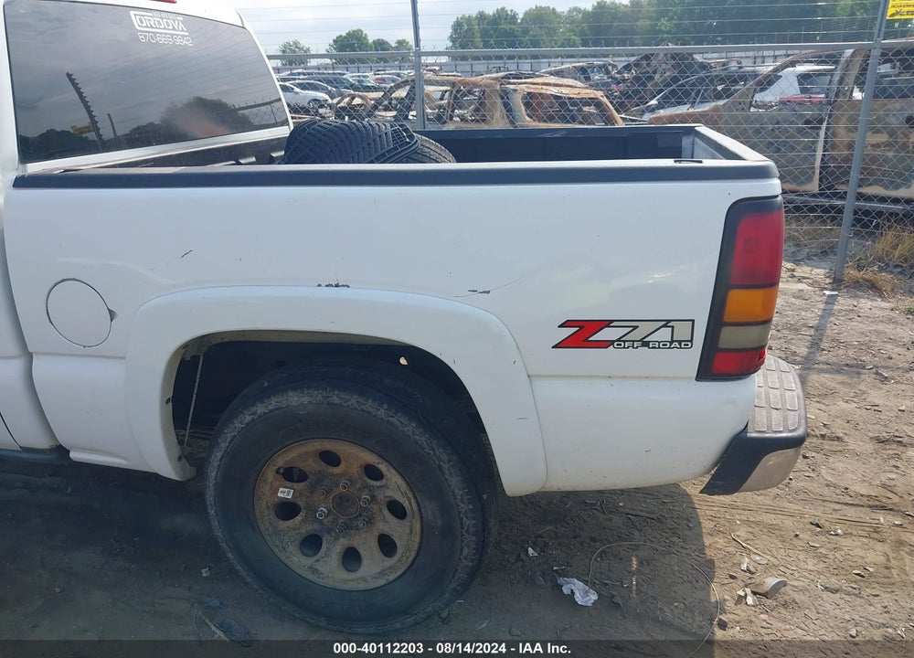 2005 GMC SIERRA 1500 SLE VIN: 2GTEK13T251317883