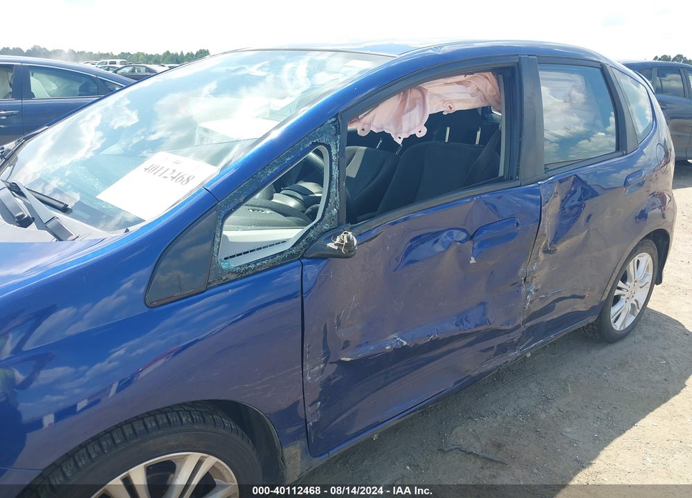 2011 HONDA FIT SPORT VIN: JHMGE8H56BC016623