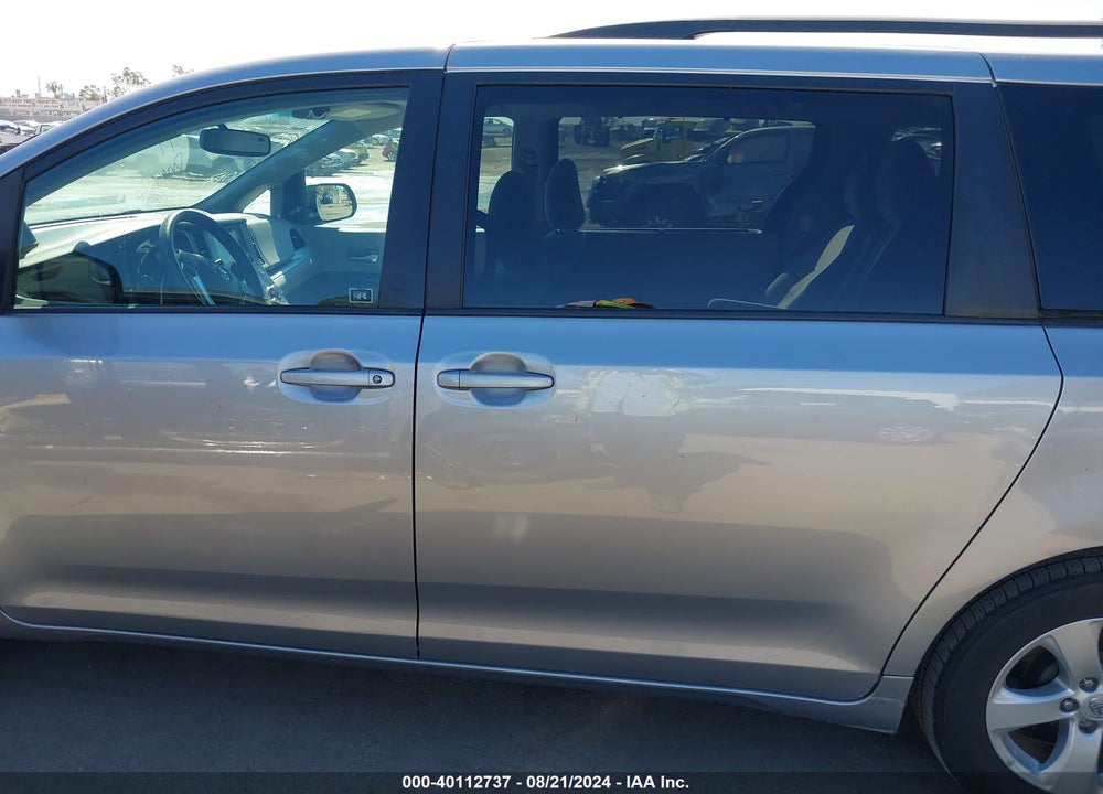 2017 TOYOTA SIENNA LE 8 PASSENGER VIN: 5TDKZ3DC2HS790690