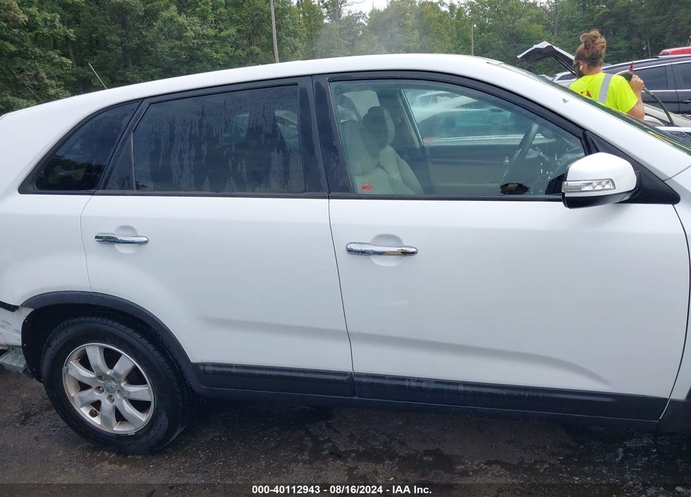 2012 KIA SORENTO LX VIN: 5XYKT3A11CG300427