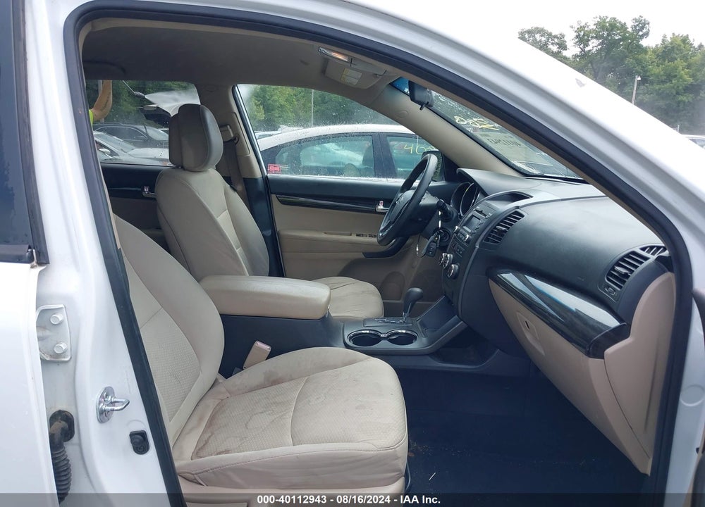 2012 KIA SORENTO LX VIN: 5XYKT3A11CG300427