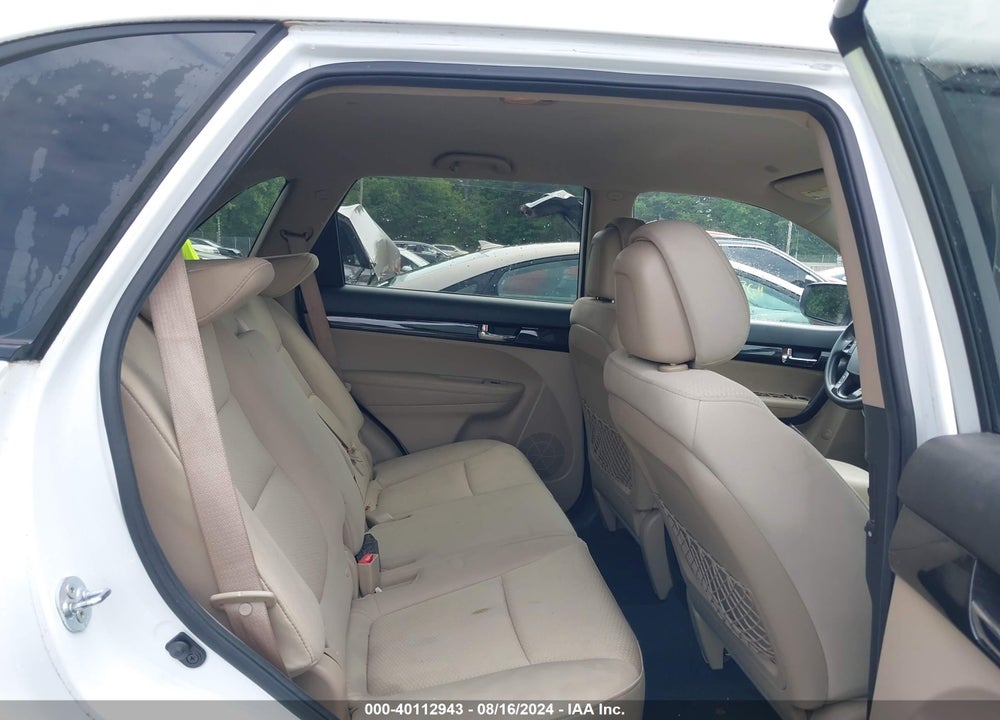 2012 KIA SORENTO LX VIN: 5XYKT3A11CG300427