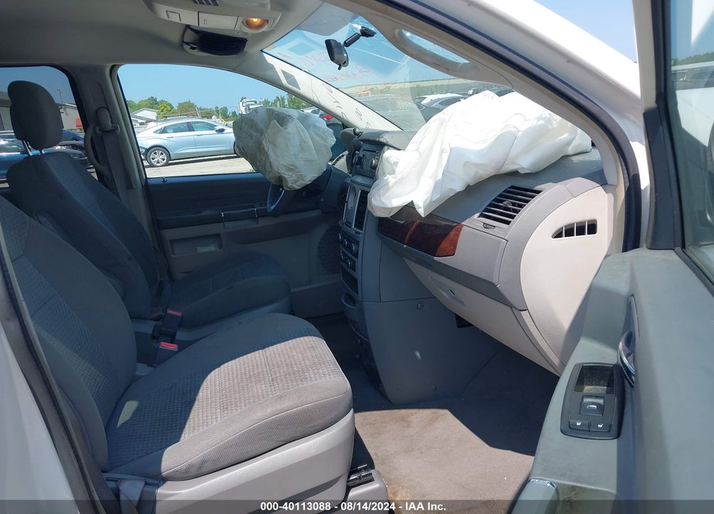 2010 CHRYSLER TOWN & COUNTRY LX VIN: 2A4RR4DE4AR375773