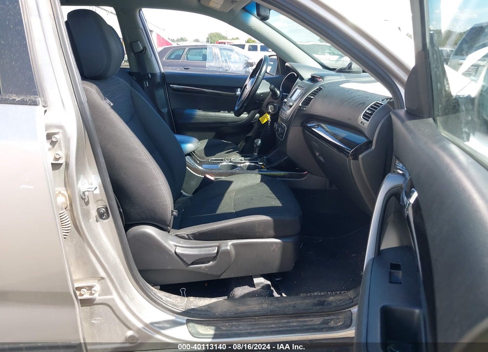 2014 KIA SORENTO LX VIN: 5XYKTCA60EG524934