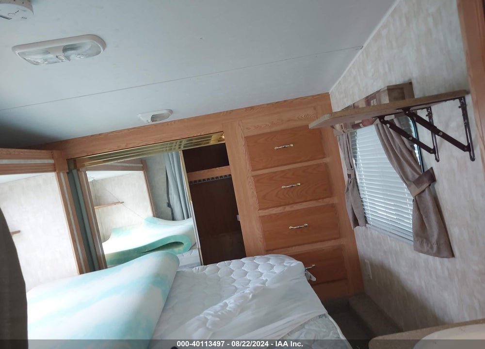 2008 FOREST RIVER CHEROKEE VIN: 4X4FCKD218X106012