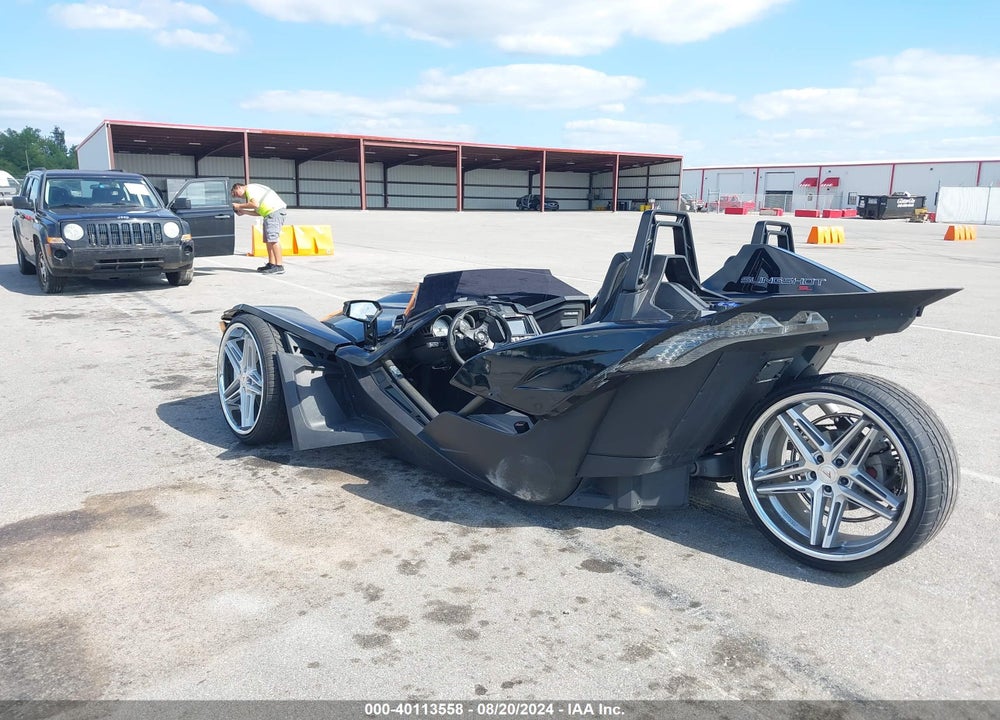 2017 POLARIS SLINGSHOT SL VIN: 57XAAPFA3H8121281