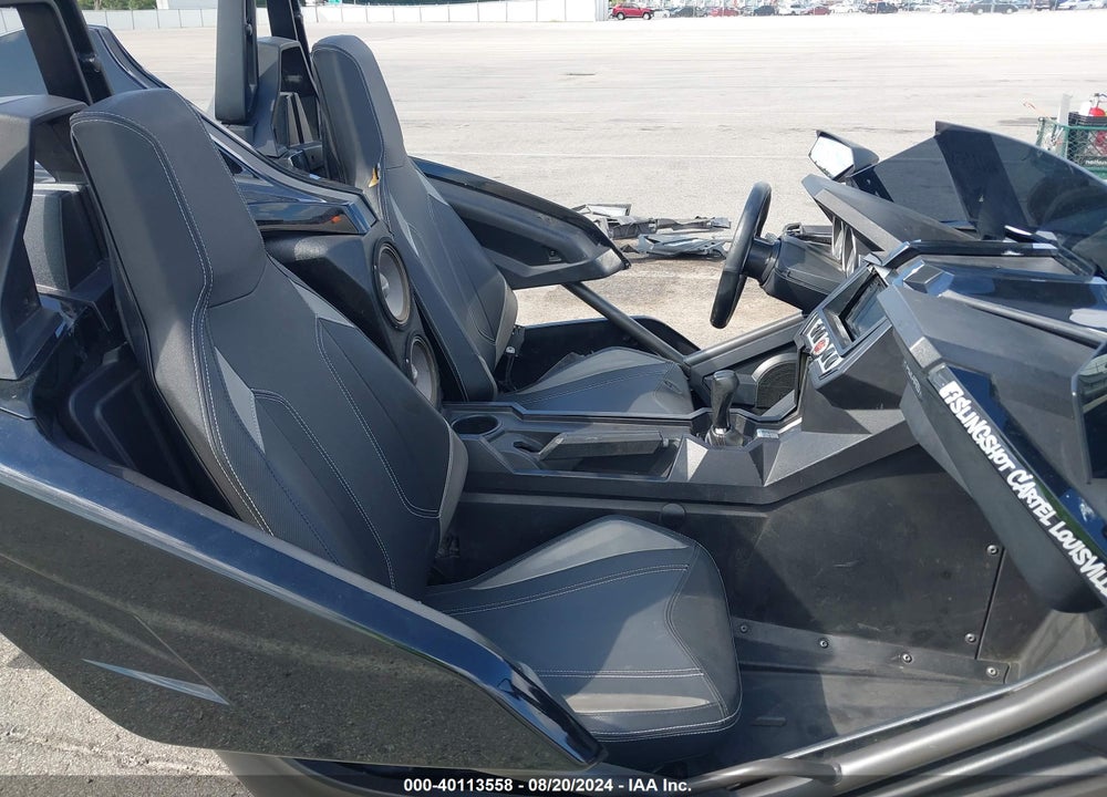 2017 POLARIS SLINGSHOT SL VIN: 57XAAPFA3H8121281