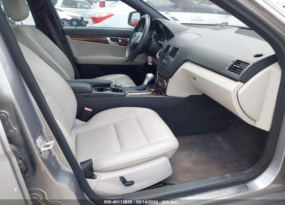 2009 MERCEDES-BENZ C 300 LUXURY/SPORT VIN: WDDGF54XX9R066832
