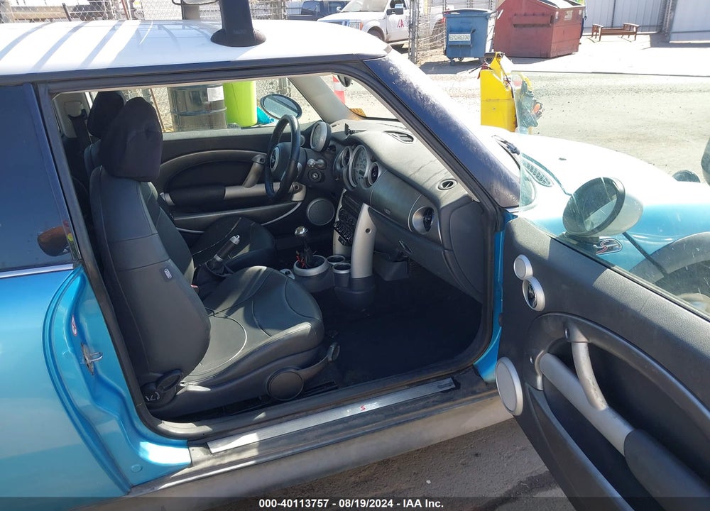 2002 MINI COOPER S VIN: WMWRE33452TD50296