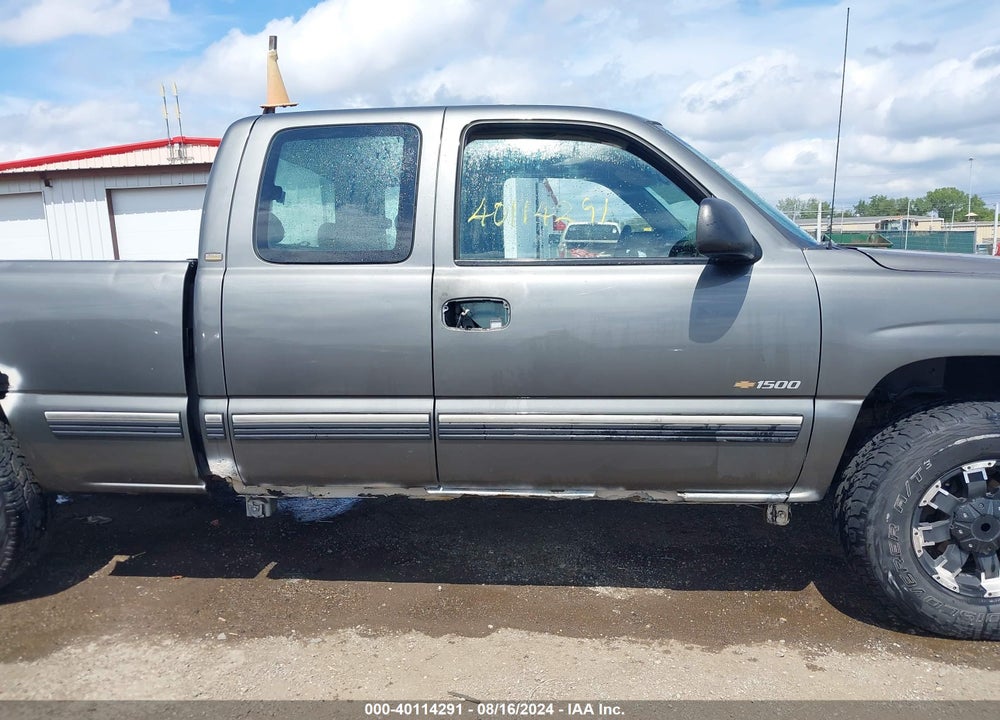 2002 CHEVROLET SILVERADO 1500 LS VIN: 2GCEK19V021213753