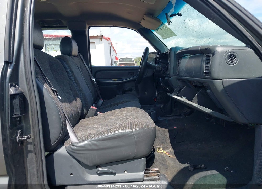 2002 CHEVROLET SILVERADO 1500 LS VIN: 2GCEK19V021213753