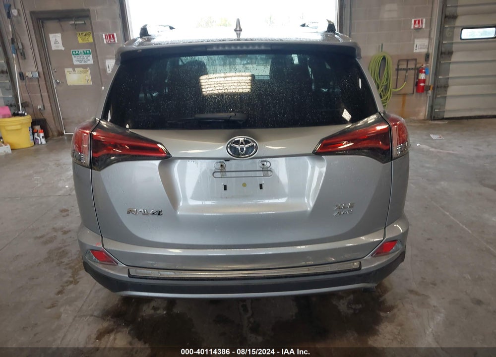 2017 TOYOTA RAV4 XLE VIN: 2T3RFREV5HW694819