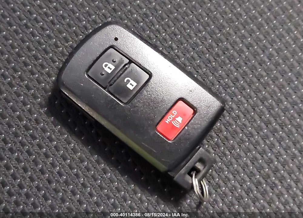 2017 TOYOTA RAV4 XLE VIN: 2T3RFREV5HW694819