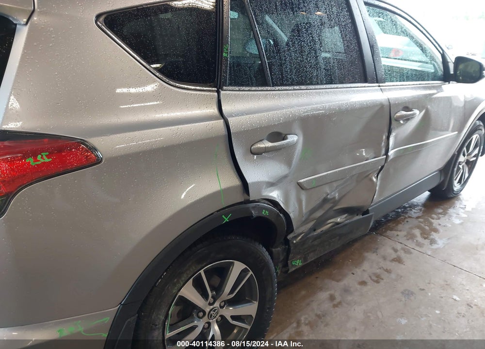 2017 TOYOTA RAV4 XLE VIN: 2T3RFREV5HW694819