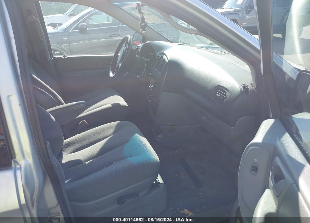 2006 DODGE GRAND CARAVAN VIN: 2D4GP44L56R835227