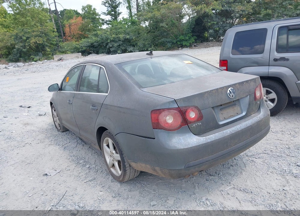 2010 VOLKSWAGEN JETTA TDI VIN: 3VWRL7AJ2AM116925