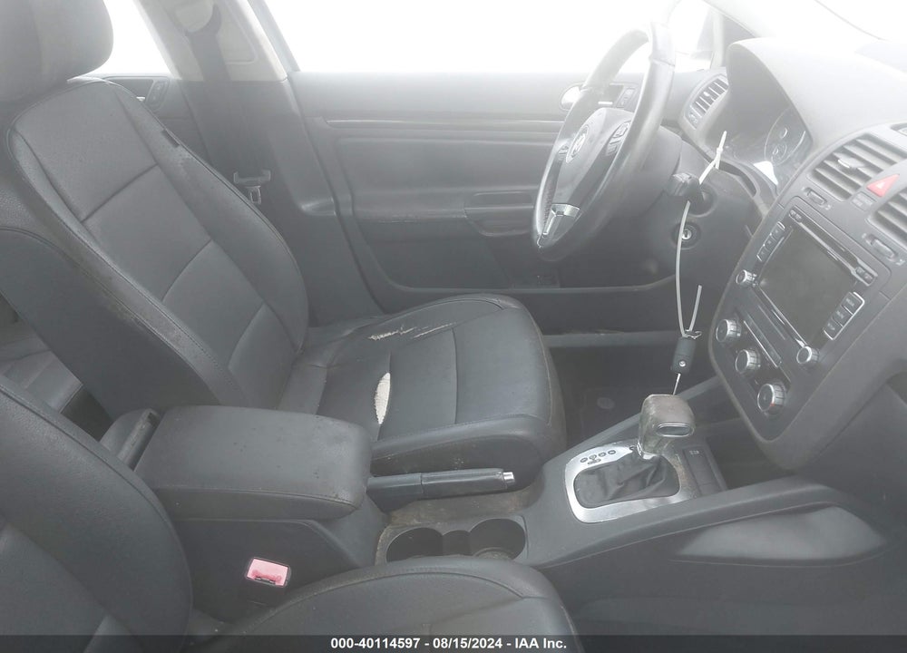 2010 VOLKSWAGEN JETTA TDI VIN: 3VWRL7AJ2AM116925
