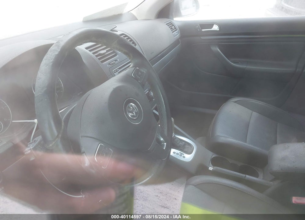 2010 VOLKSWAGEN JETTA TDI VIN: 3VWRL7AJ2AM116925
