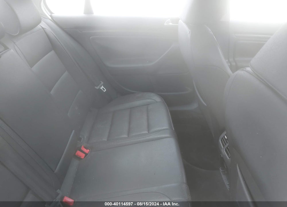 2010 VOLKSWAGEN JETTA TDI VIN: 3VWRL7AJ2AM116925