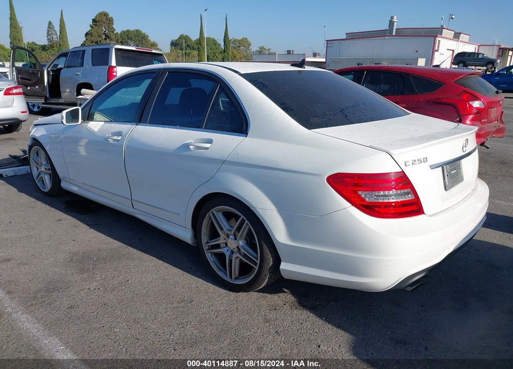 2013 MERCEDES-BENZ C 250 LUXURY/SPORT VIN: WDDGF4HB2DA780650