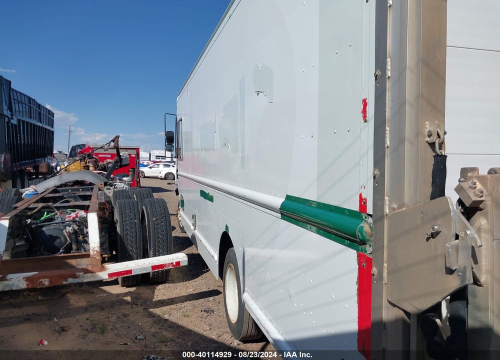 2009 FREIGHTLINER CHASSIS M LINE WALK-IN VAN VIN: 4UZAAPDU79CAL8309
