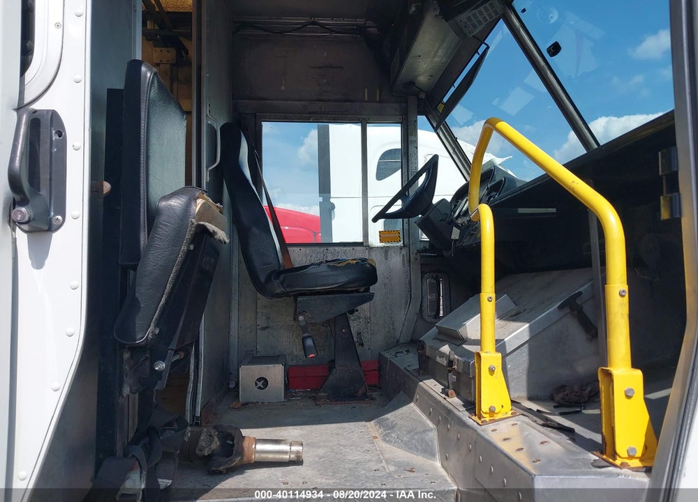 2007 FREIGHTLINER CHASSIS M LINE WALK-IN VAN VIN: 4UZAARBW17CZ31649