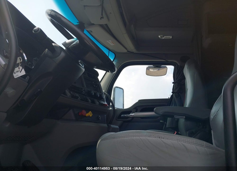 2020 KENWORTH T680 VIN: 1XKYDP9X5LJ400977