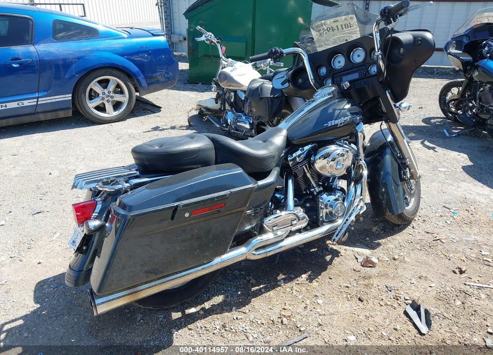 2006 HARLEY-DAVIDSON FLHXI VIN: 1HD1KBW186Y654831