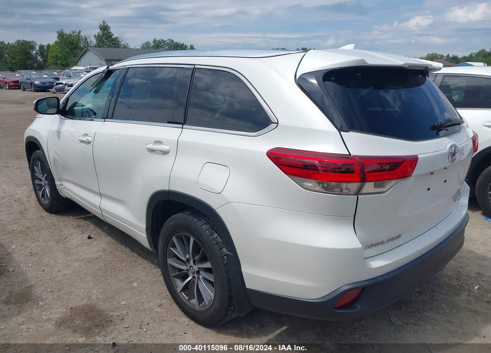 2018 TOYOTA HIGHLANDER XLE VIN: 5TDJZRFH8JS559533