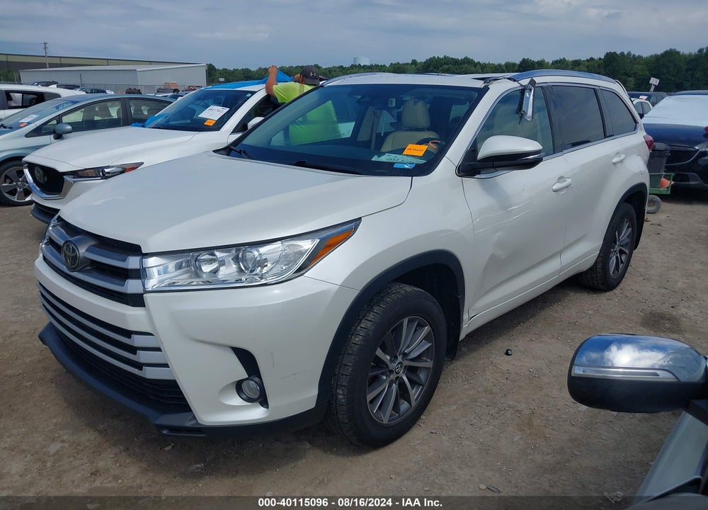 2018 TOYOTA HIGHLANDER XLE VIN: 5TDJZRFH8JS559533
