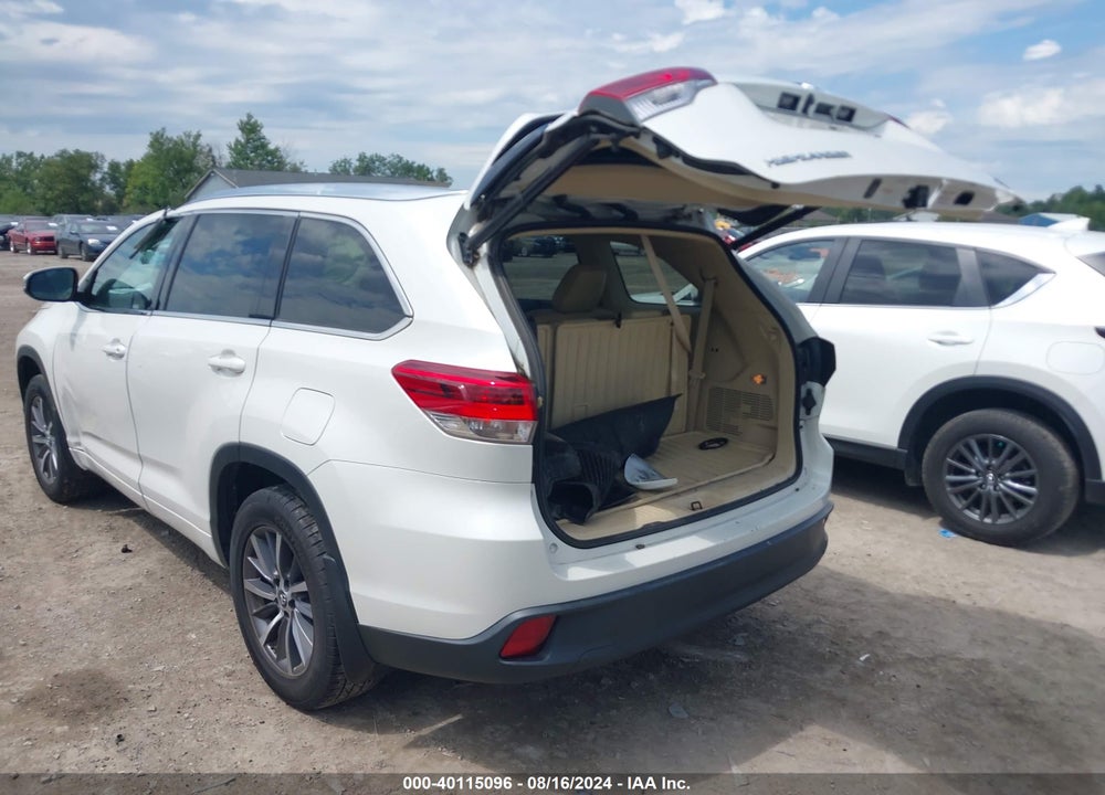 2018 TOYOTA HIGHLANDER XLE VIN: 5TDJZRFH8JS559533