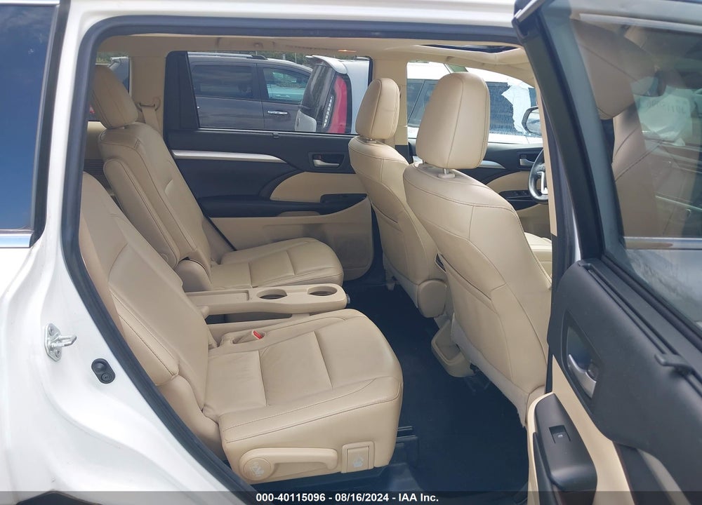 2018 TOYOTA HIGHLANDER XLE VIN: 5TDJZRFH8JS559533