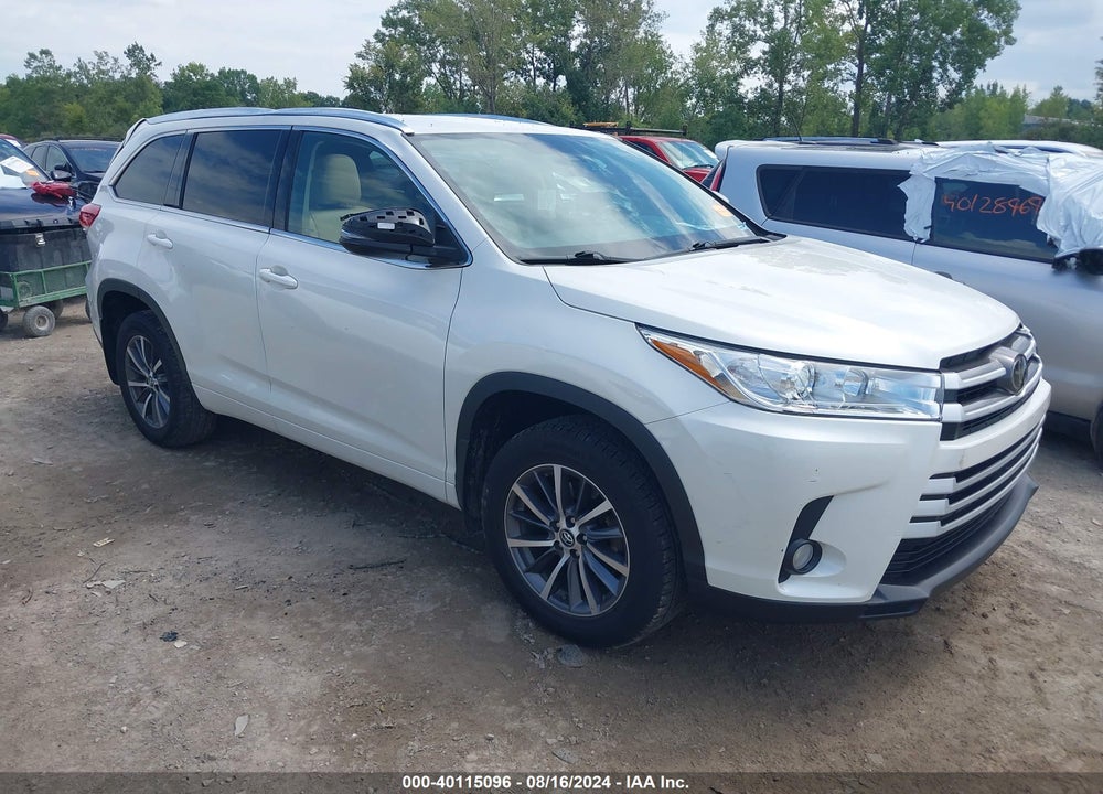 2018 TOYOTA HIGHLANDER XLE VIN: 5TDJZRFH8JS559533
