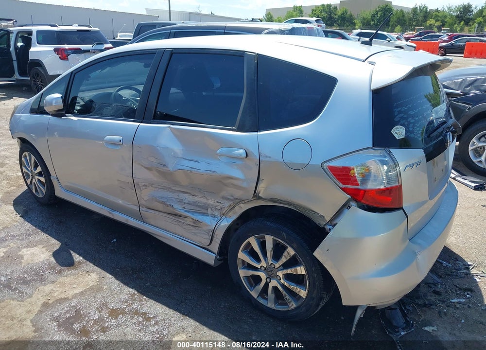 2013 HONDA FIT SPORT VIN: JHMGE8G59DC033243