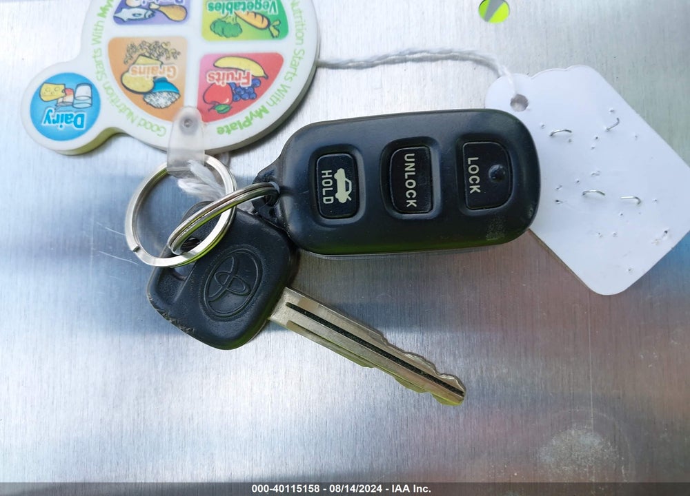 2005 TOYOTA CAMRY VIN: 4T1BE30K55U102497
