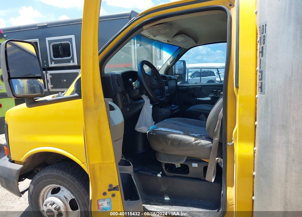 2005 GMC SAVANA CUTAWAY STANDARD VIN: 1GDHG31U851912194