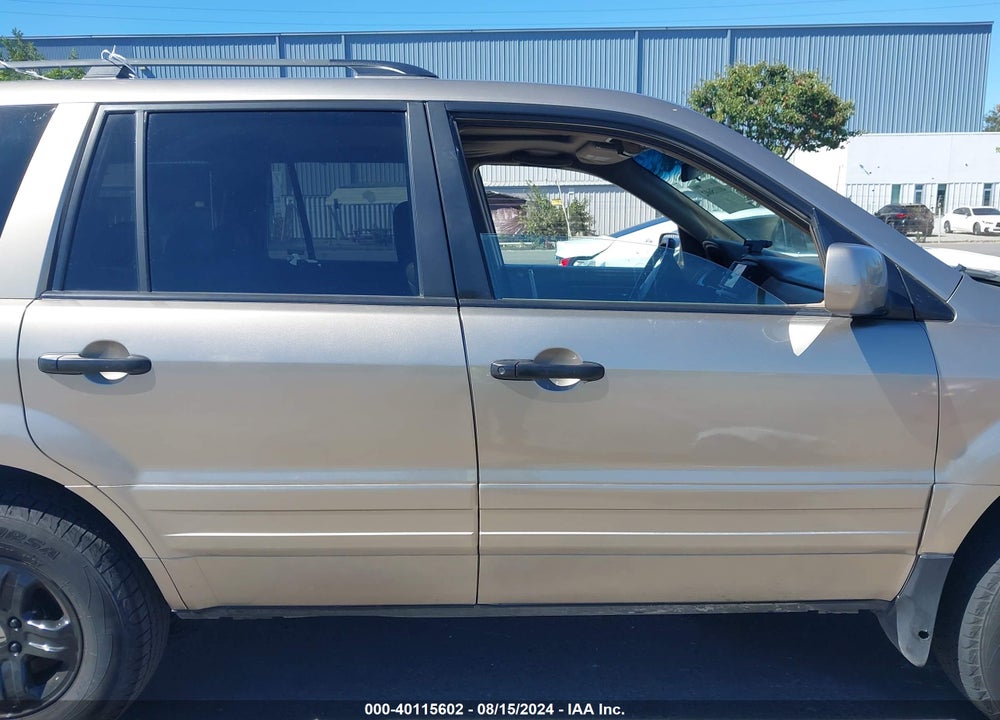 2005 HONDA PILOT VIN: 2HKYF18585H511375