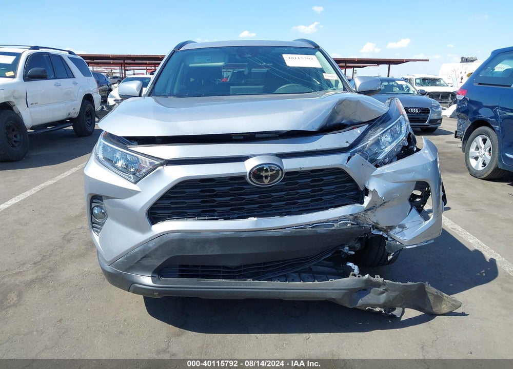 2019 TOYOTA RAV4 XLE VIN: 2T3W1RFV1KC004704